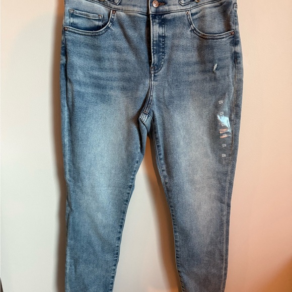 NWT Express Women’s Mid Rise Blue Jeans with metal buckles size 12 - Picture 2 of 6